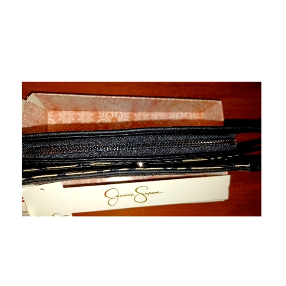 NWT* JESSICA SIMPSON DOUBLE GOSSETT BI-FOLD. - Picture 2 of 6
